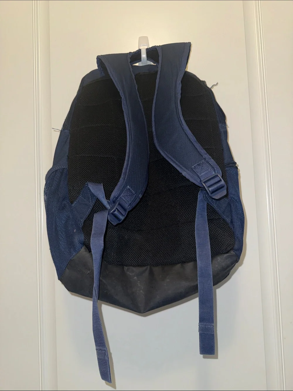 Nike Brasilia 9.5 XL Navy, Black & White Athletic School Backpack